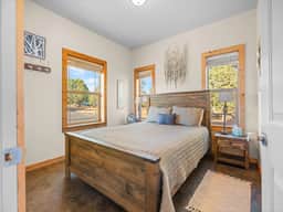 Holmes Rd. Cabin - Image 4