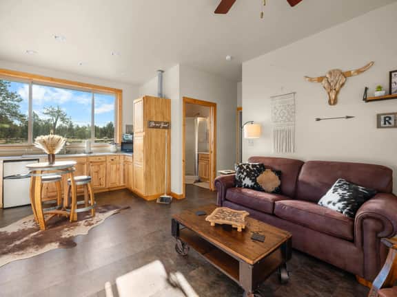 Holmes Rd. Cabin - Image 3